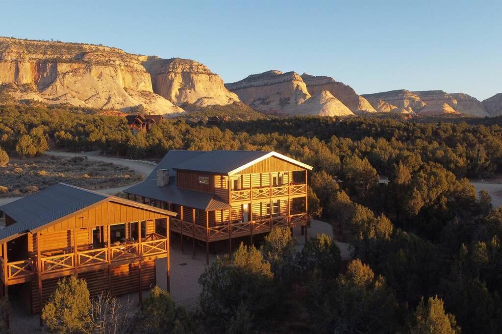 Painted Cliffs-Hot Tub, Amazing Views Between Zion And Bryce Villa Orderville Exterior photo